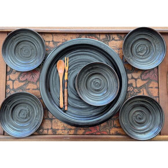 Vintage Black Japanese Urushi Lacquerware Set, 1 Large + 5 Small Plates - Picture 3 of 16